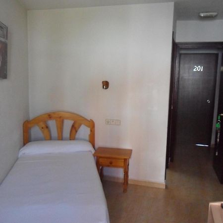 Hostal El Descanso Madrid Bagian luar foto
