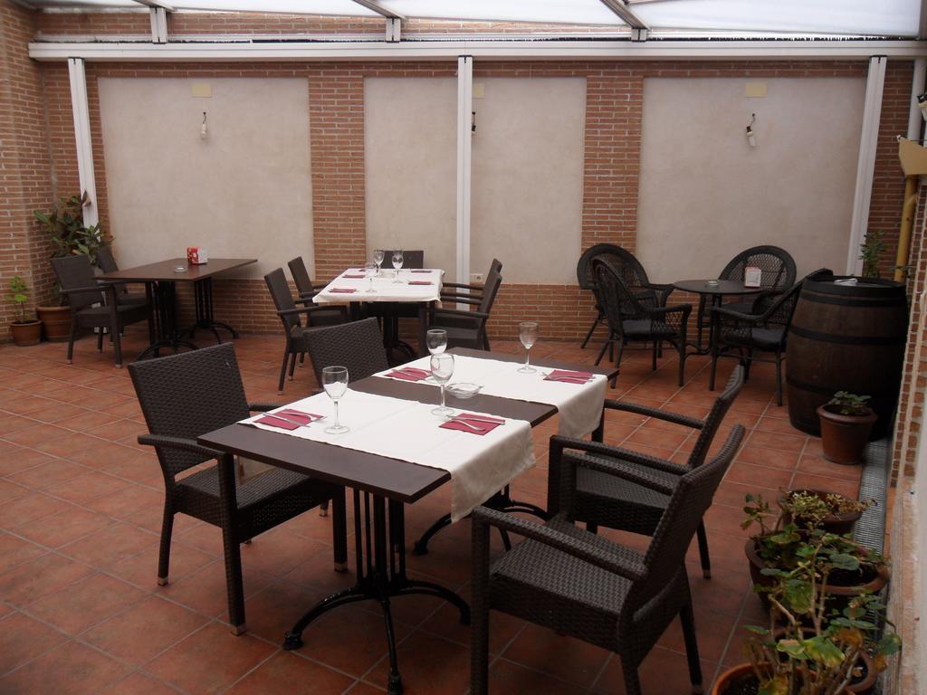 Hostal El Descanso Madrid Bagian luar foto