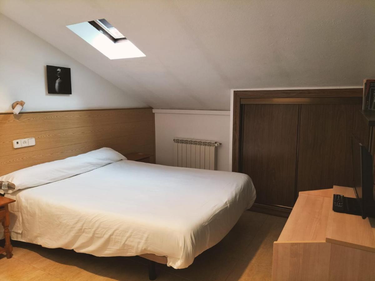 Hostal El Descanso Madrid Bagian luar foto