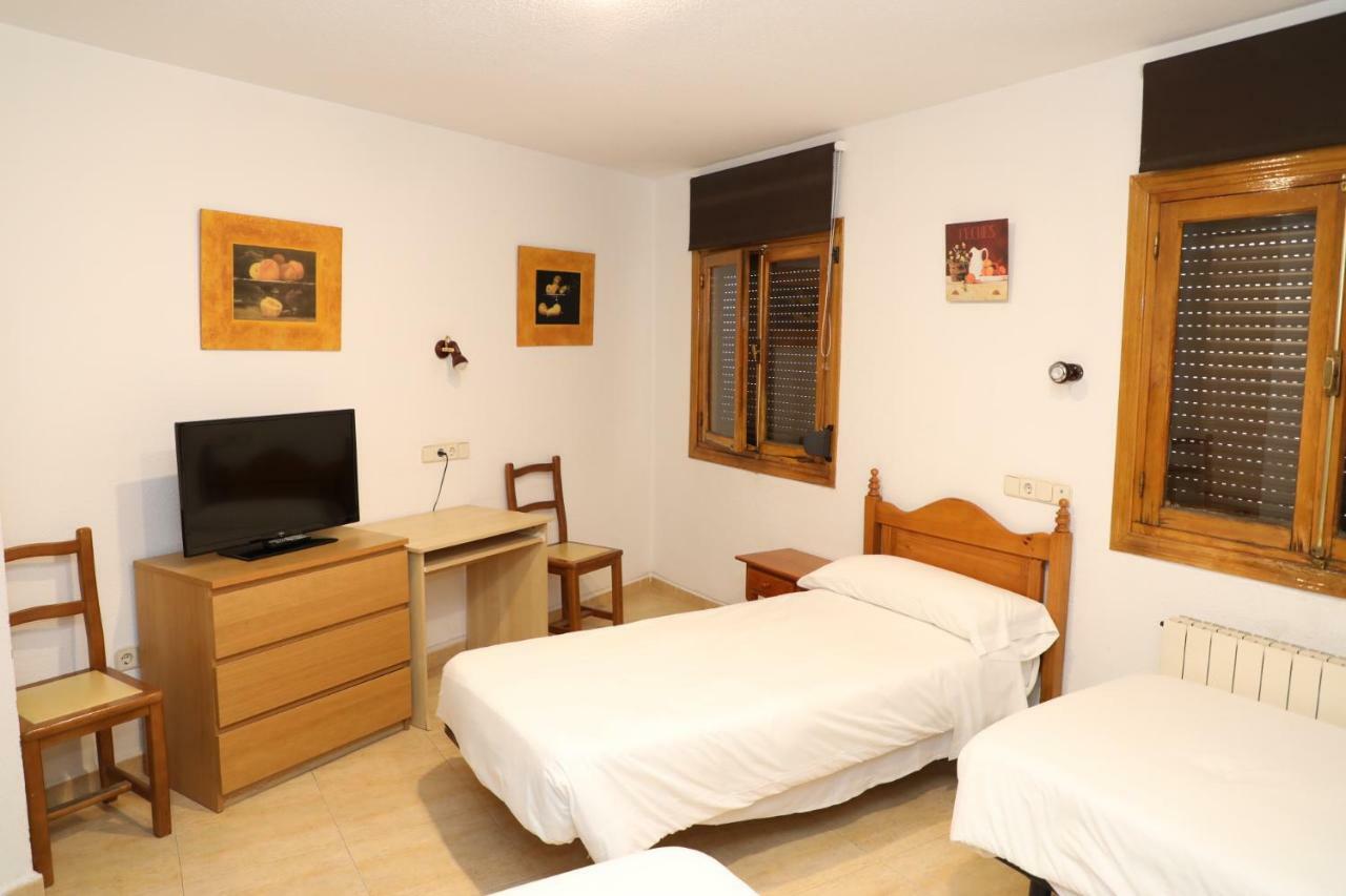 Hostal El Descanso Madrid Bagian luar foto