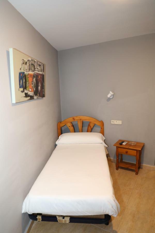 Hostal El Descanso Madrid Bagian luar foto