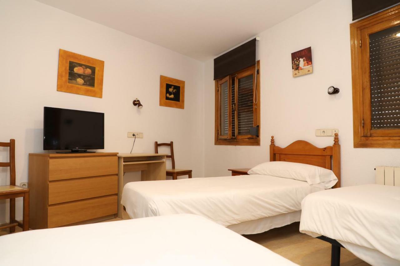 Hostal El Descanso Madrid Bagian luar foto