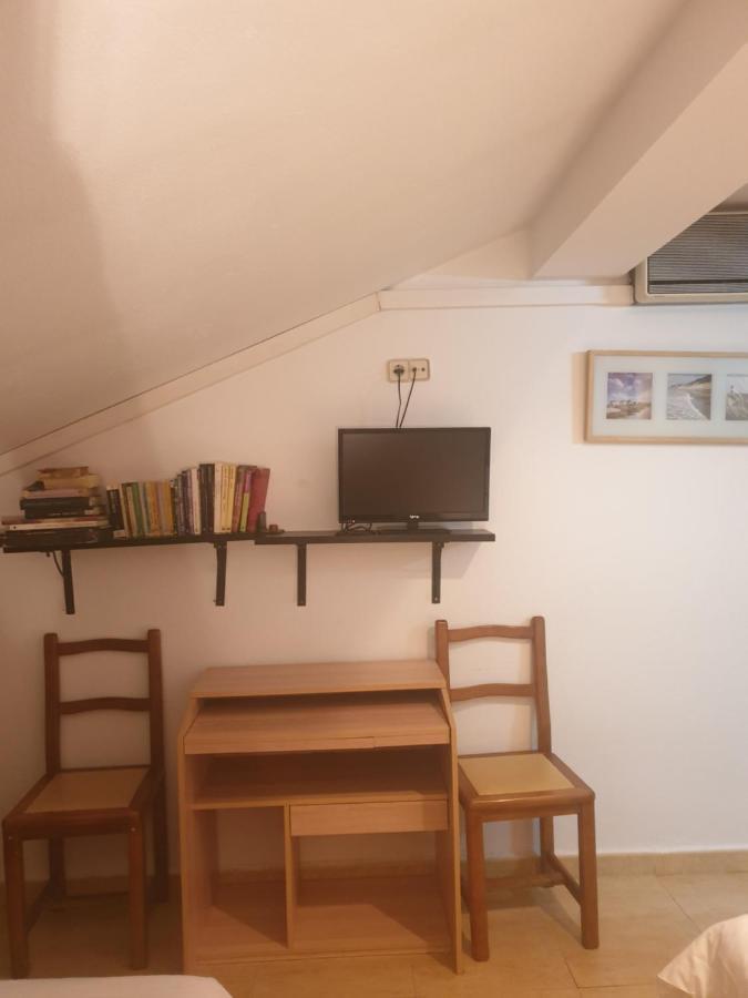 Hostal El Descanso Madrid Bagian luar foto