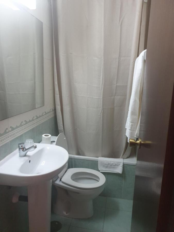 Hostal El Descanso Madrid Bagian luar foto