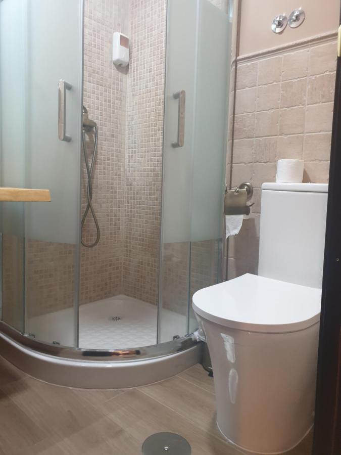 Hostal El Descanso Madrid Bagian luar foto