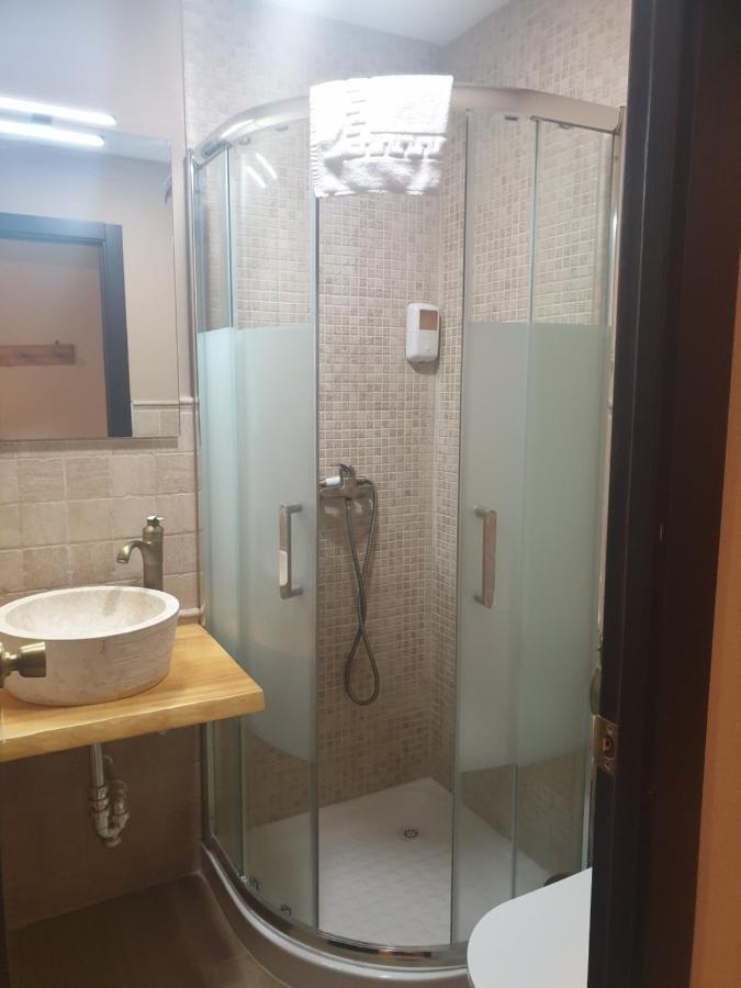Hostal El Descanso Madrid Bagian luar foto