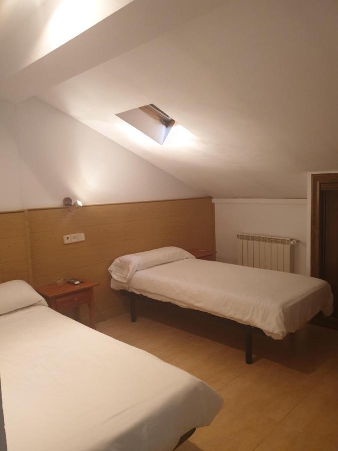 Hostal El Descanso Madrid Bagian luar foto