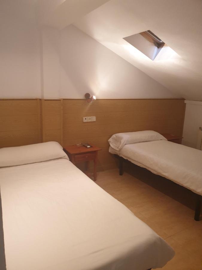 Hostal El Descanso Madrid Bagian luar foto
