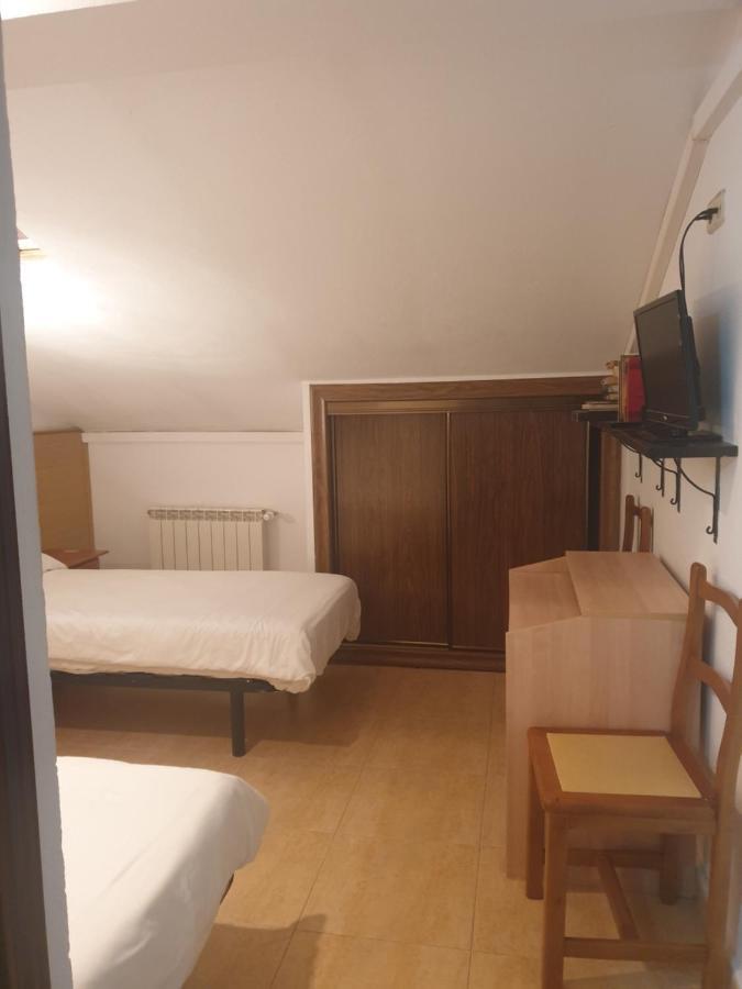 Hostal El Descanso Madrid Bagian luar foto