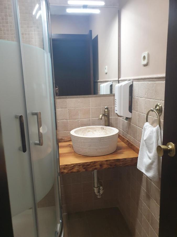 Hostal El Descanso Madrid Bagian luar foto